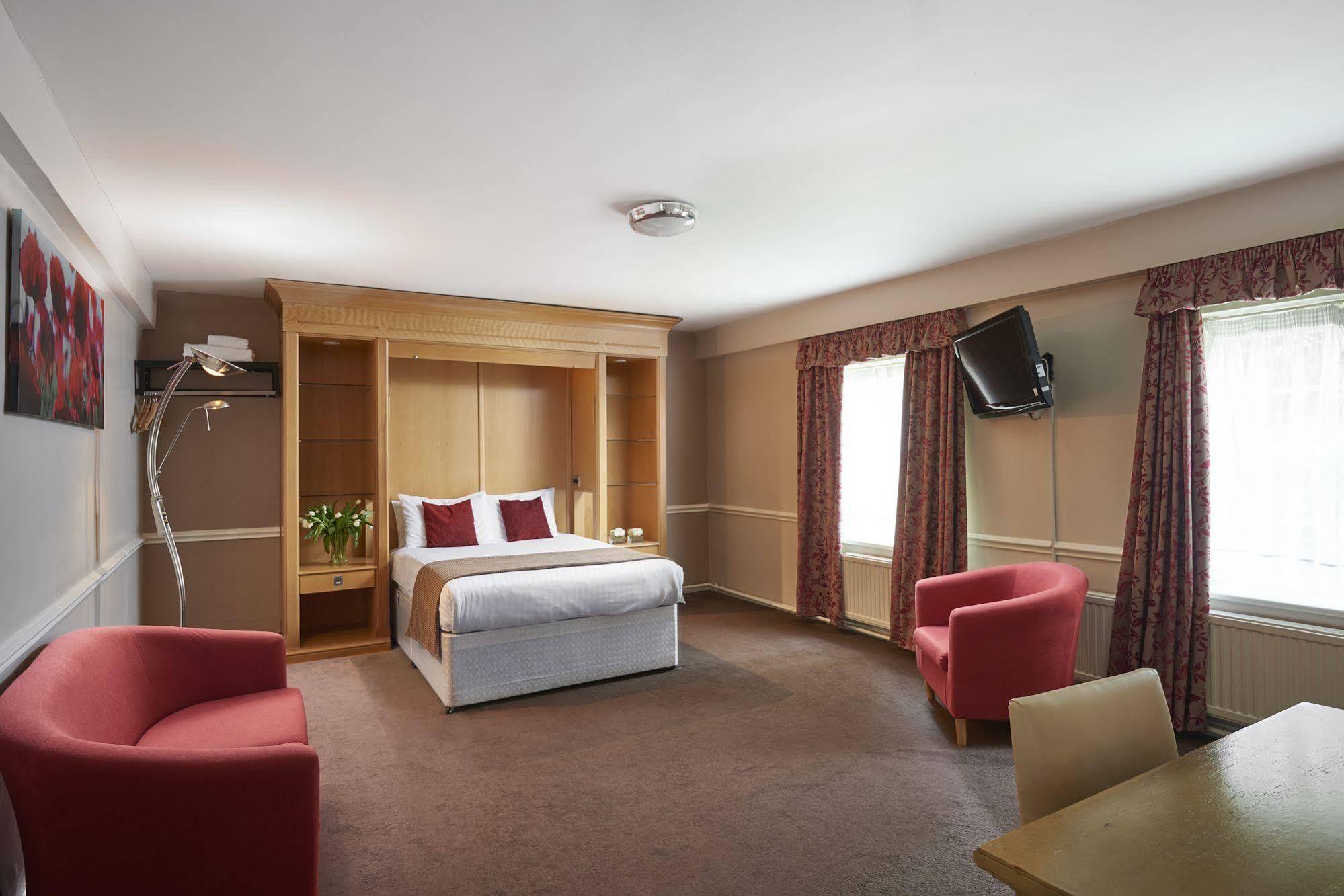 The Regency Hotel Солихъл Екстериор снимка