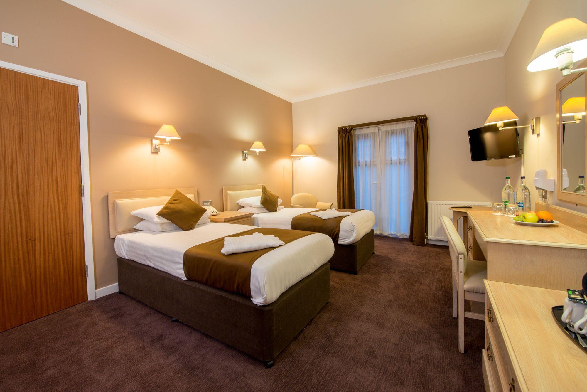 The Regency Hotel Солихъл Екстериор снимка