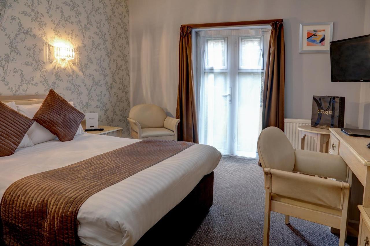 The Regency Hotel Солихъл Екстериор снимка