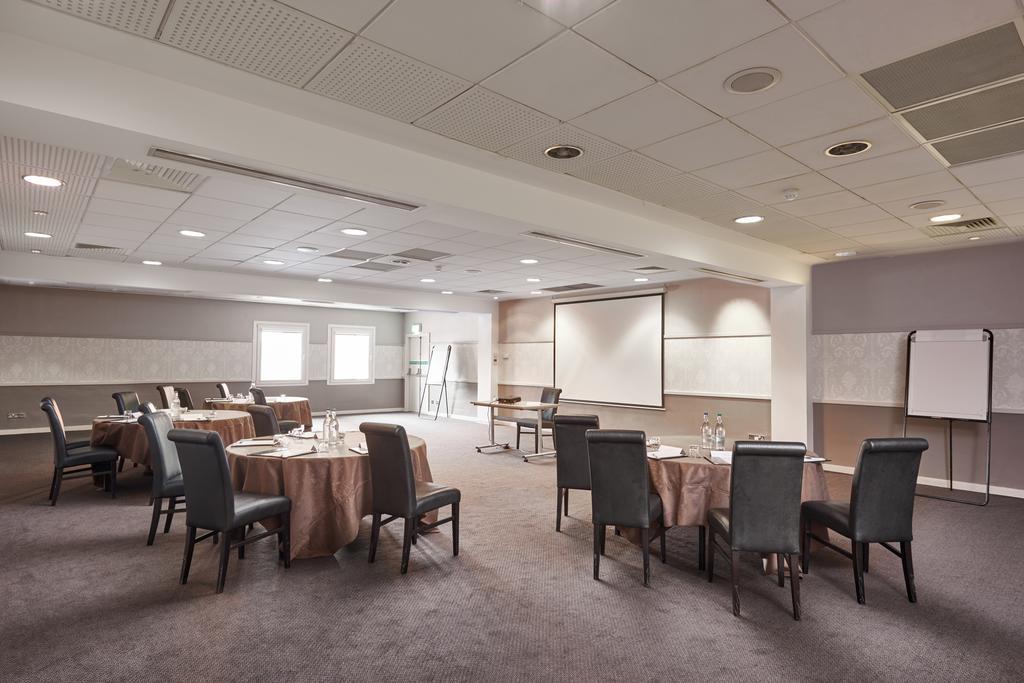 The Regency Hotel Солихъл Екстериор снимка